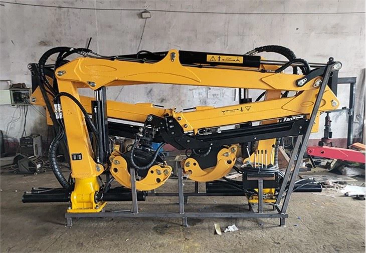 Forestry Cranes With Hydraulic Graple